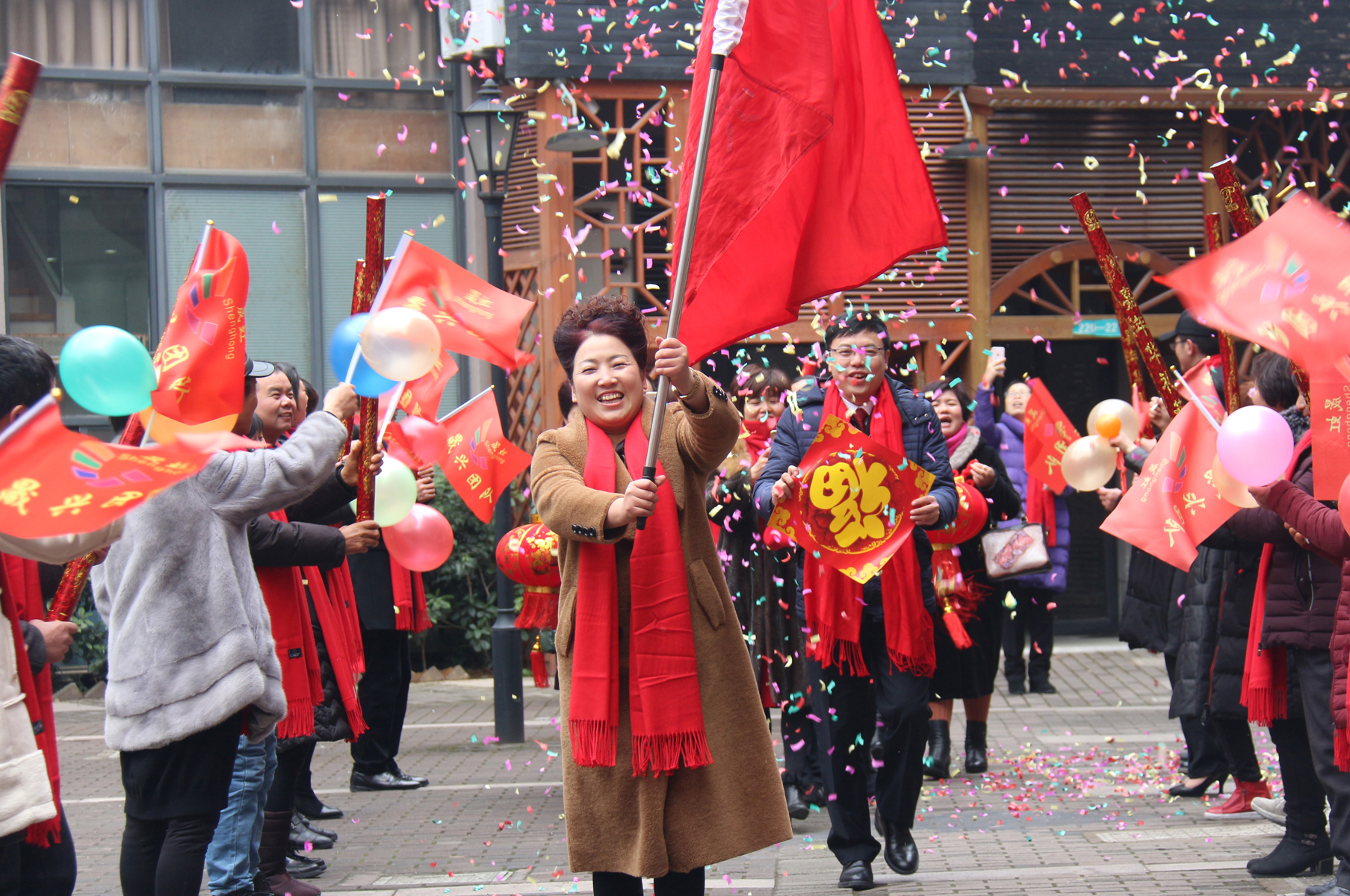 她們火了！市場伙伴新春大團拜紅遍浙江